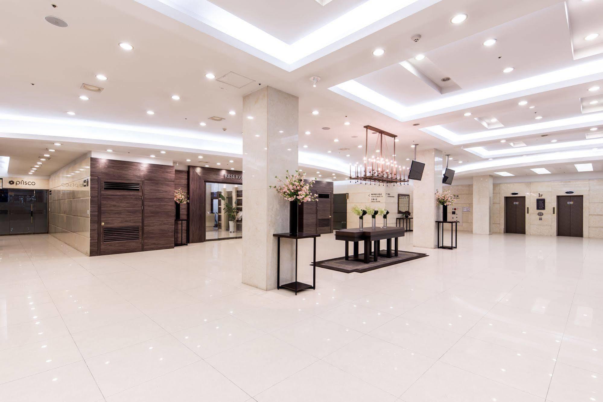 New Hilltop Hotel Seoul Exteriör bild